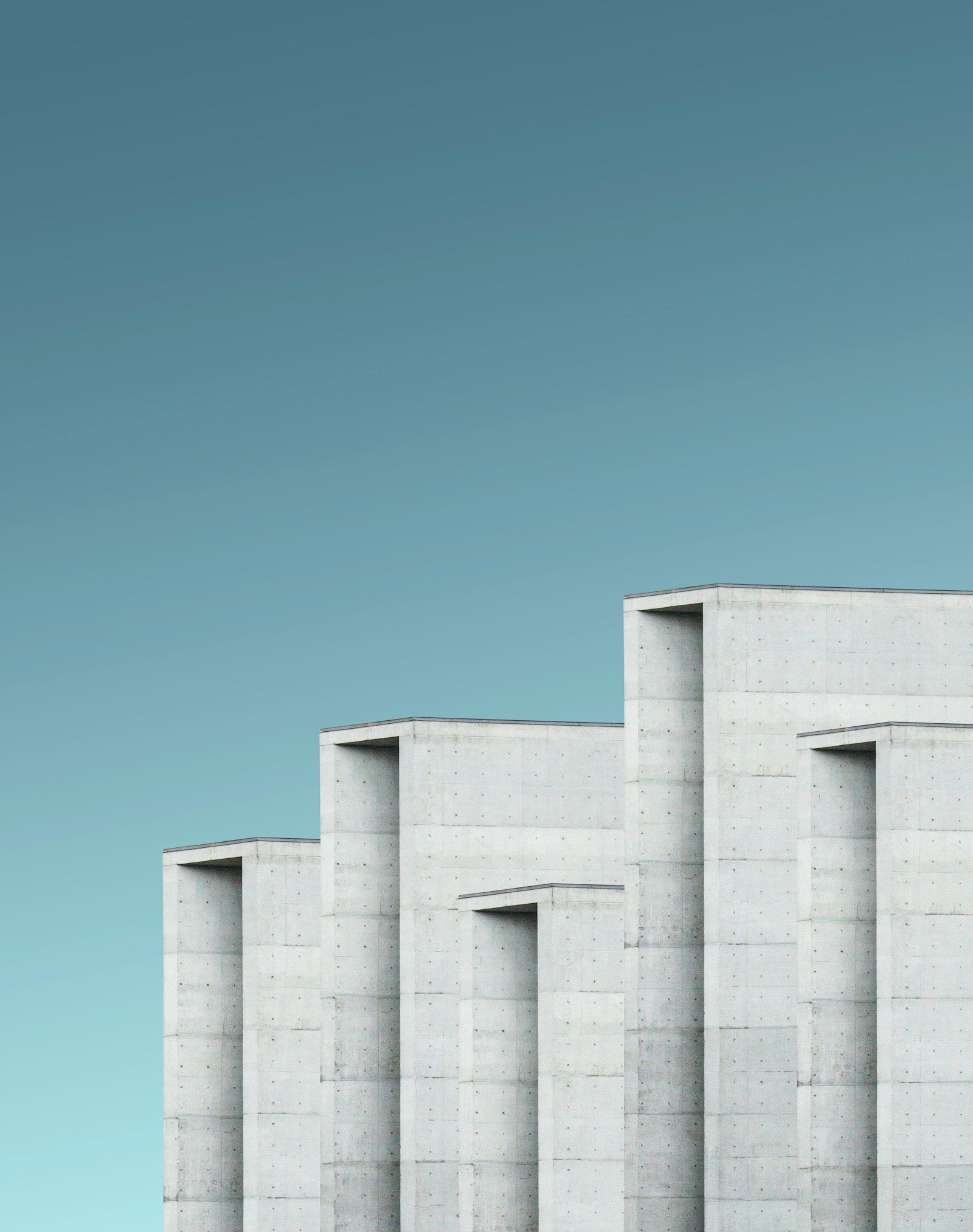 Monolithic concrete architectural form